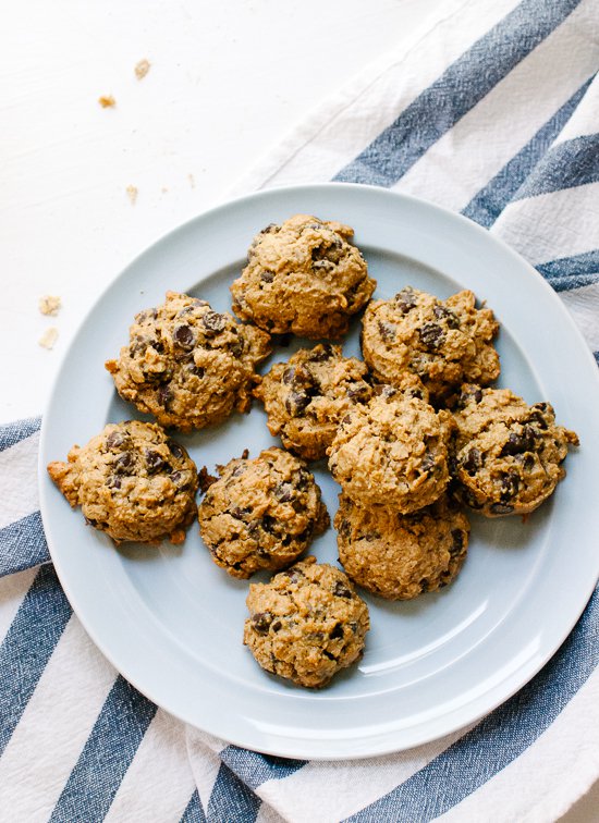 maple-sweetened-peanut-butter-chocolate-chip-oatmeal-cookies