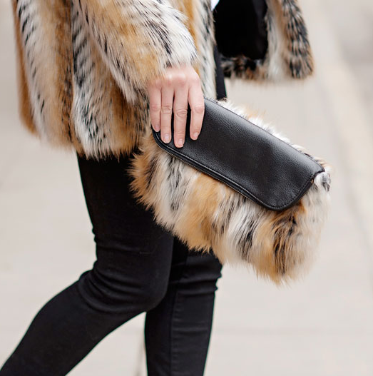 Donnas faux fur clutch